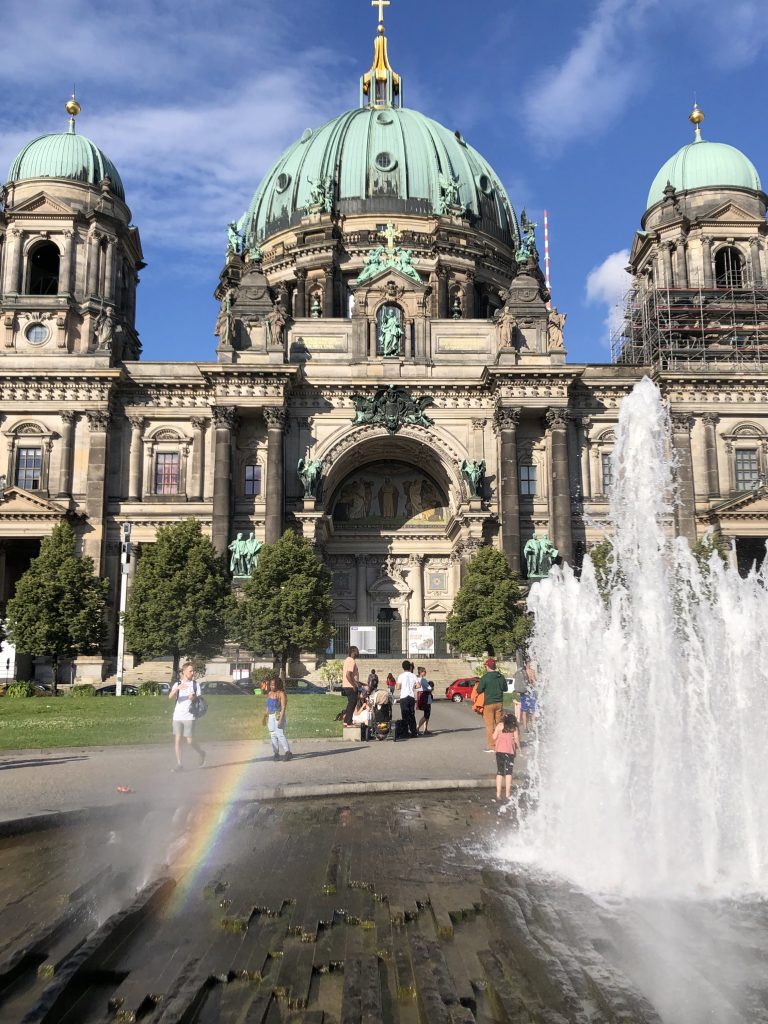 Dom, catedral de Berlim, e Lustgarten, na Ilha dos Museus em Berlim