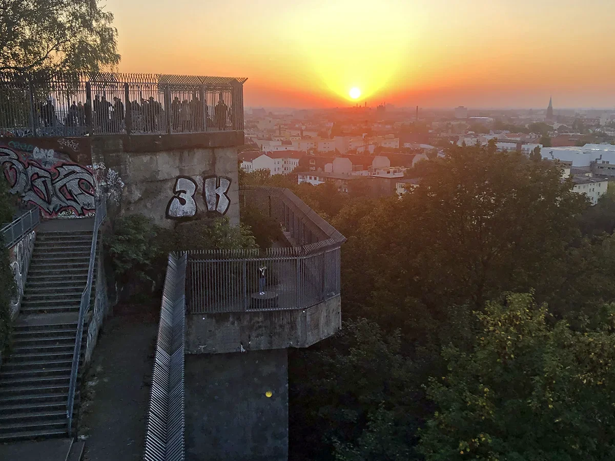 Bunker em Berlim no Humboldthain, remanescente de uma torre de artilharia antiaérea nazista
